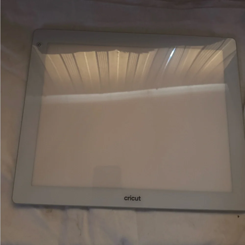 Cricut Illuminated Craft Pad in White and Mint
